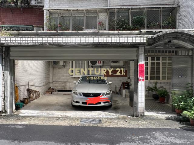 大安庭院車庫一樓