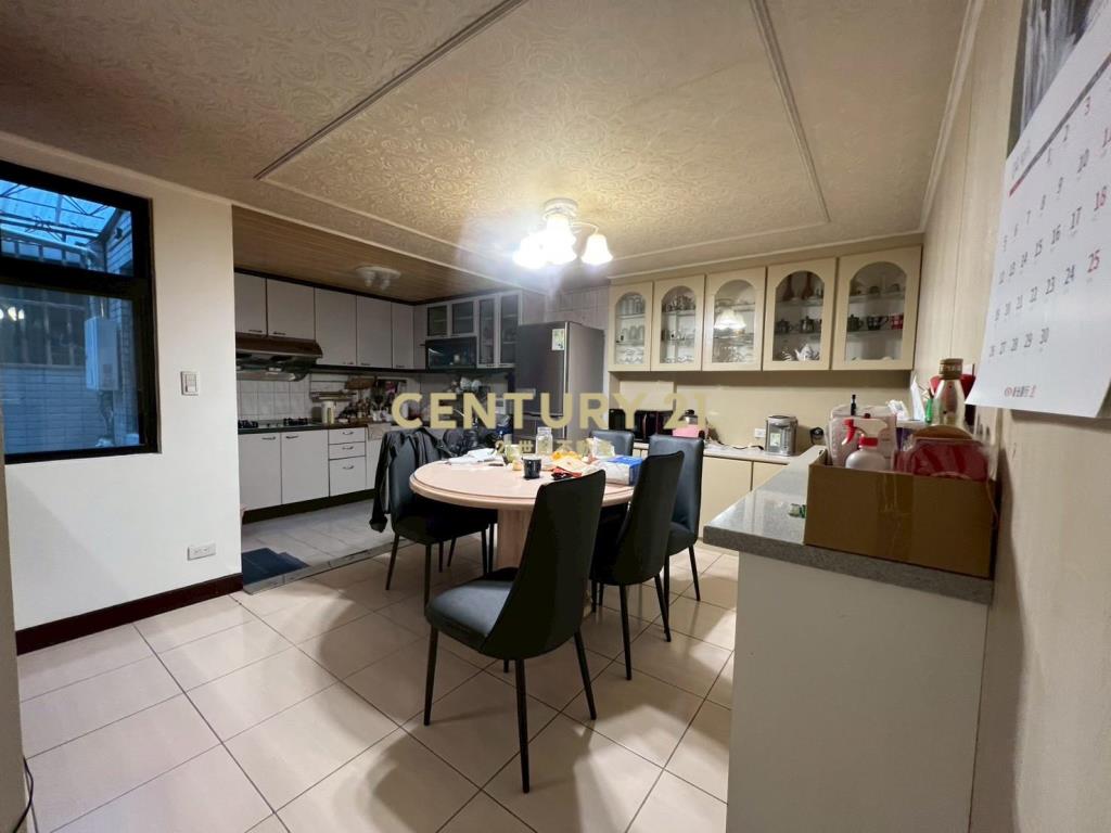 大安庭院車庫一樓