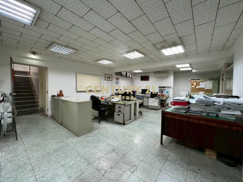 大安庭院車庫一樓