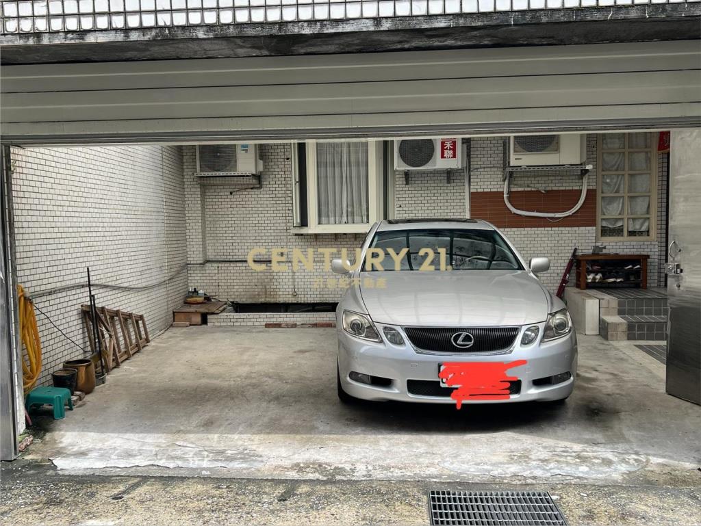 大安庭院車庫一樓