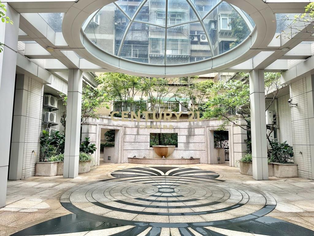 新潤峰耘挑高雙車位