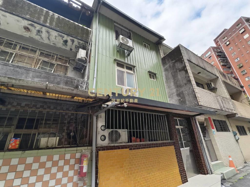 市中心旁收租透天厝