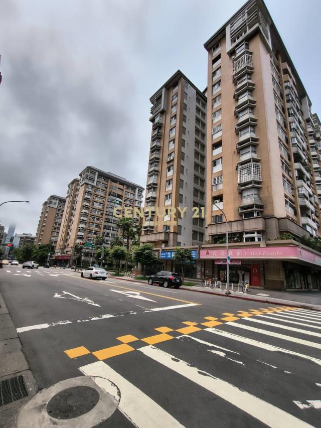 健安新城金店面