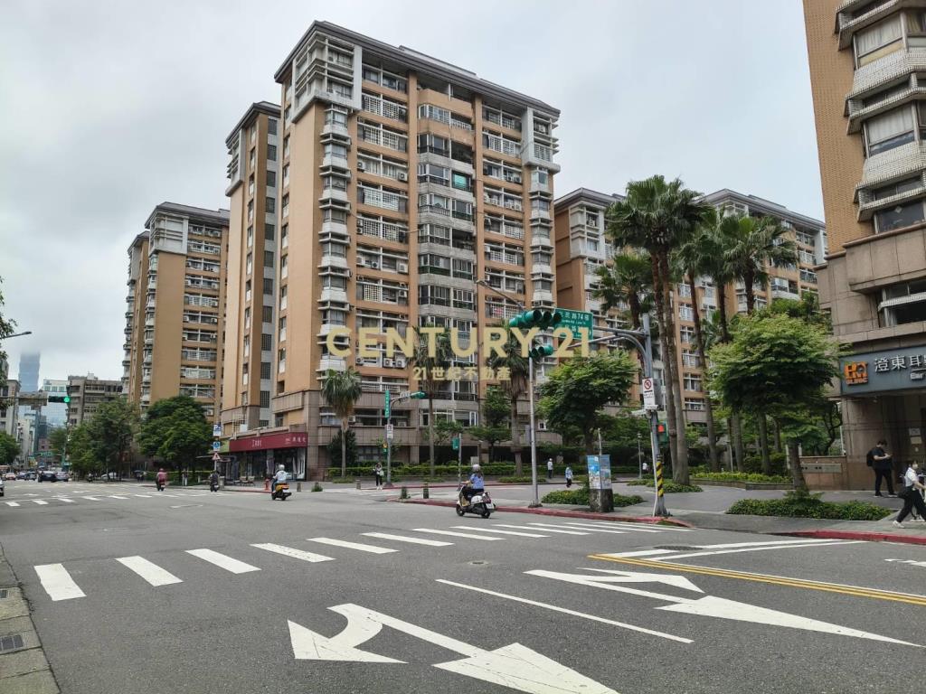 健安新城金店面