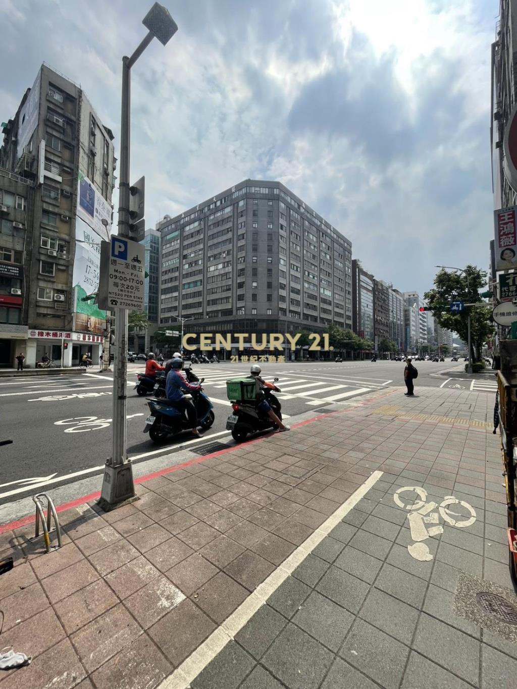 南京雙捷運採光屋