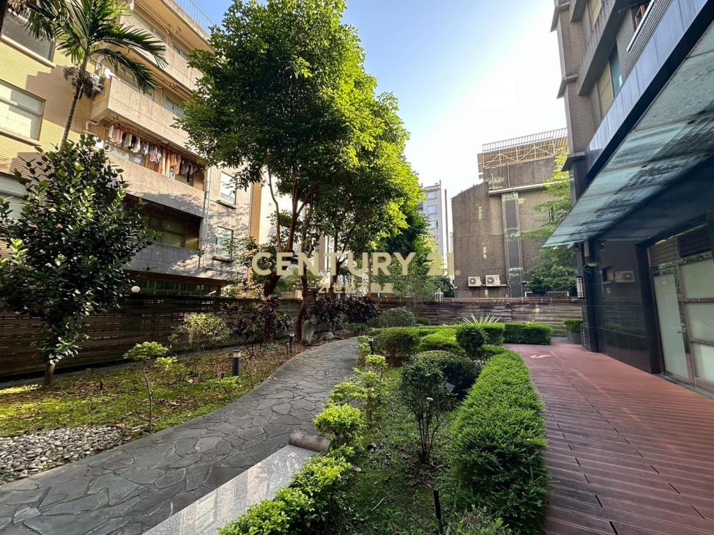 行善天下挑高庭院一樓