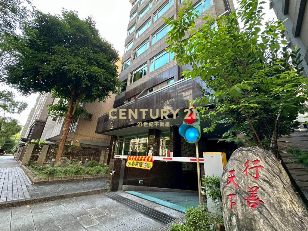 行善天下挑高庭院一樓