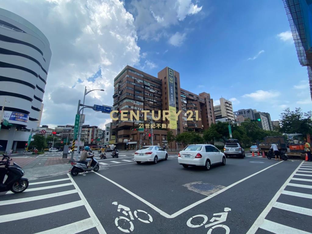松信路挑高金店面