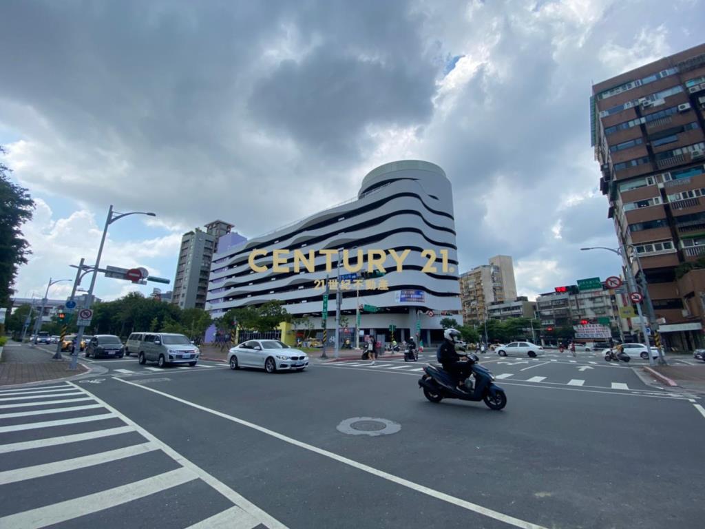 松信路挑高金店面