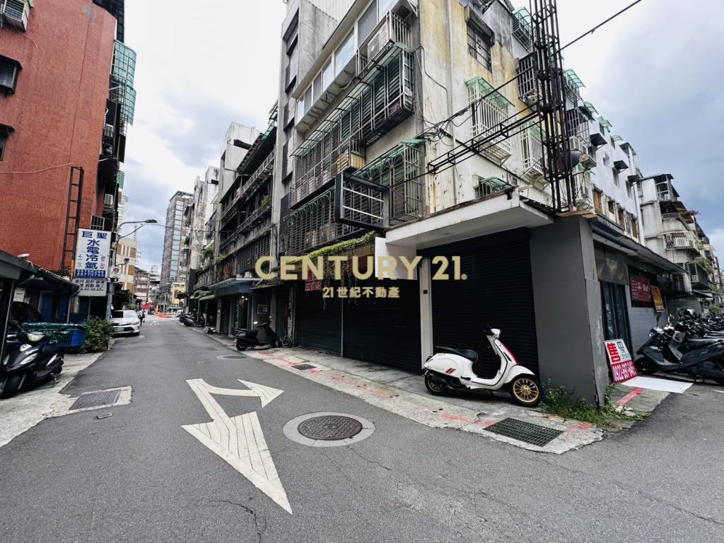 小巨蛋捷運邊間一樓