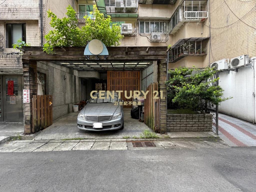 捷運三民庭院一樓可停車