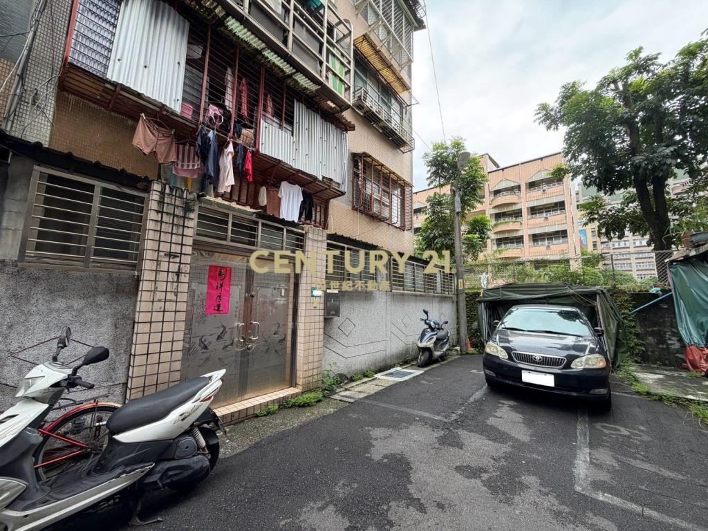 新店邊間庭院一樓