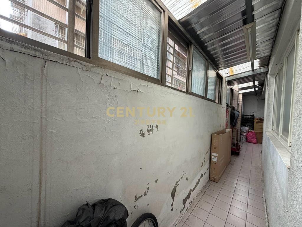 新店邊間庭院一樓