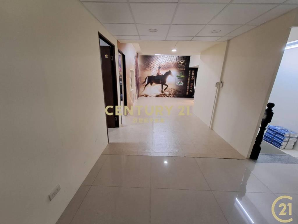 (009)新北產業園區三角窗金店面