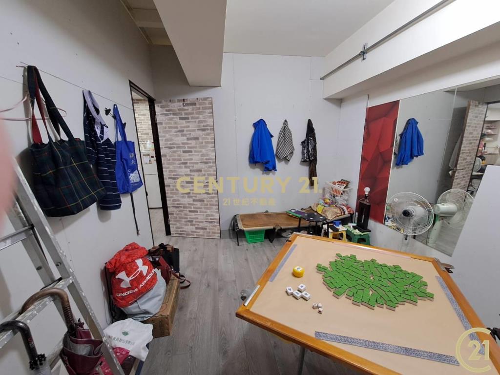 (009)新北產業園區三角窗金店面