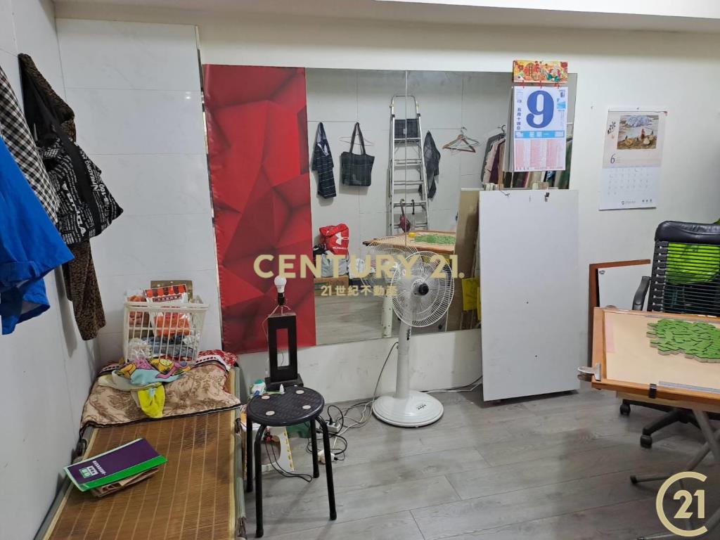 (009)新北產業園區三角窗金店面