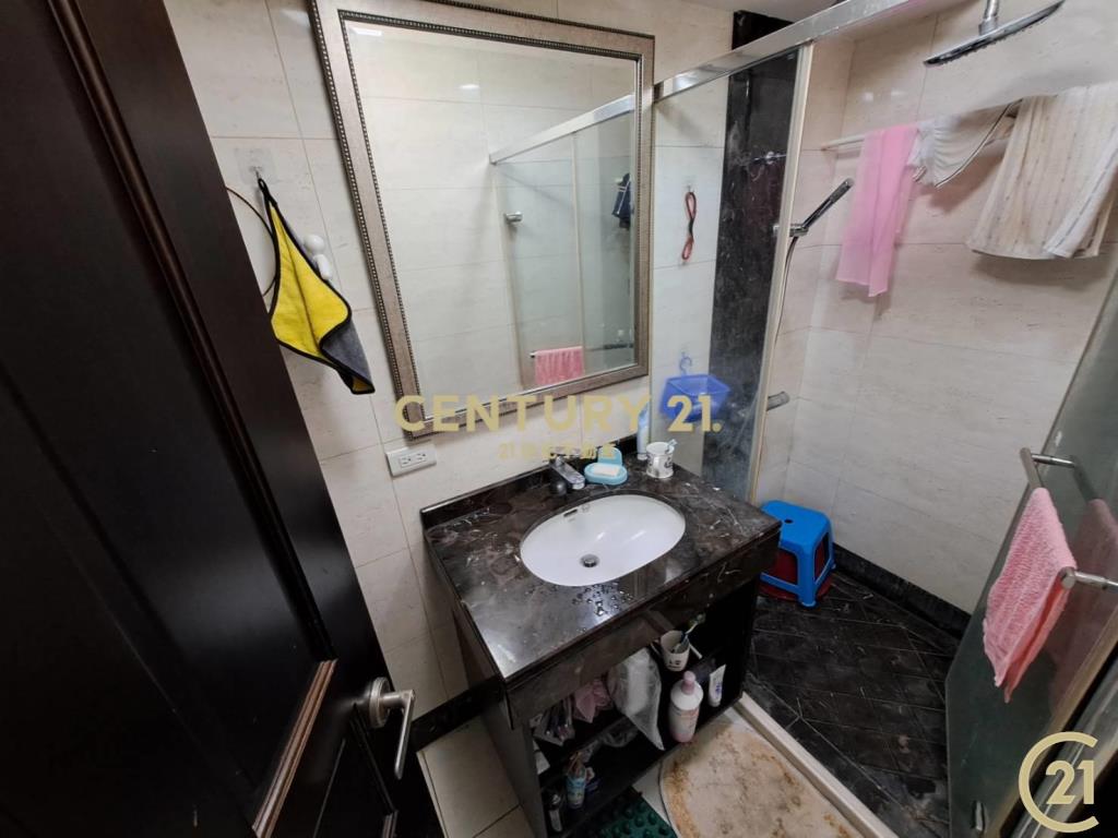 (009)新北產業園區三角窗金店面