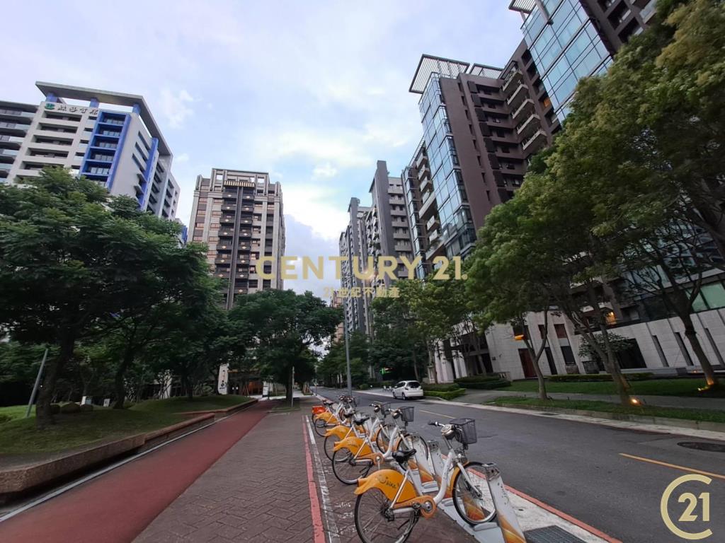 (009)新北產業園區三角窗金店面