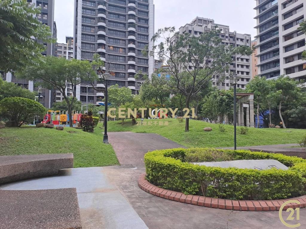 (009)新北產業園區三角窗金店面