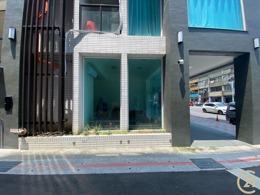 (17)民族三角窗挑高金店面