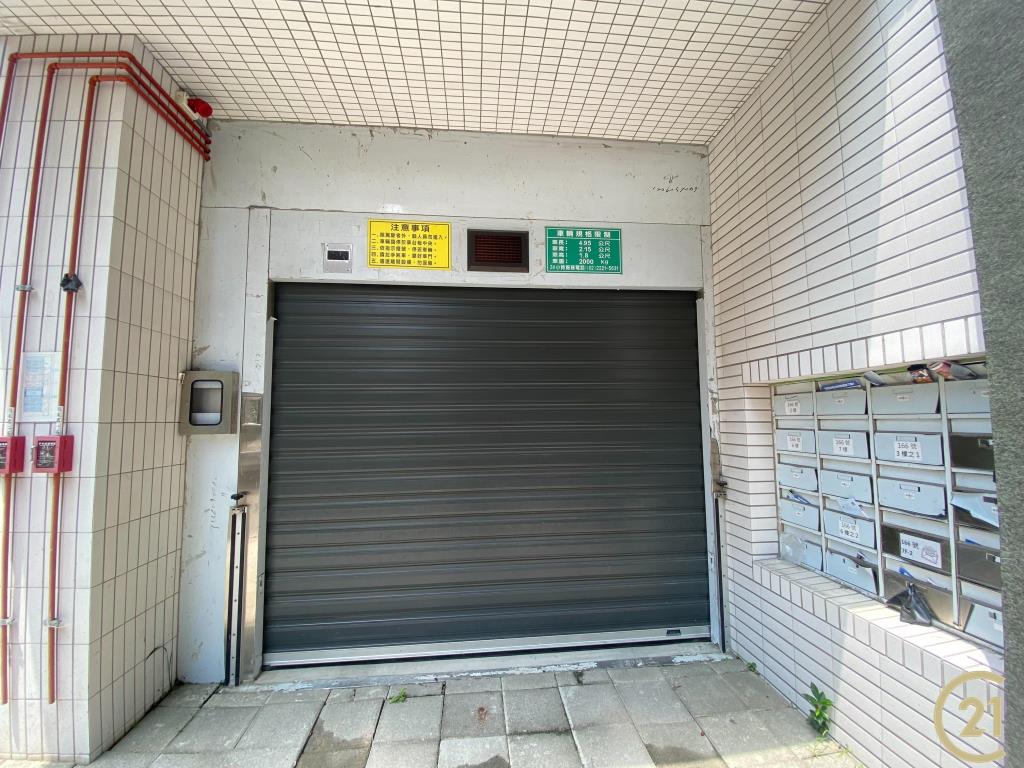 (17)民族三角窗挑高金店面