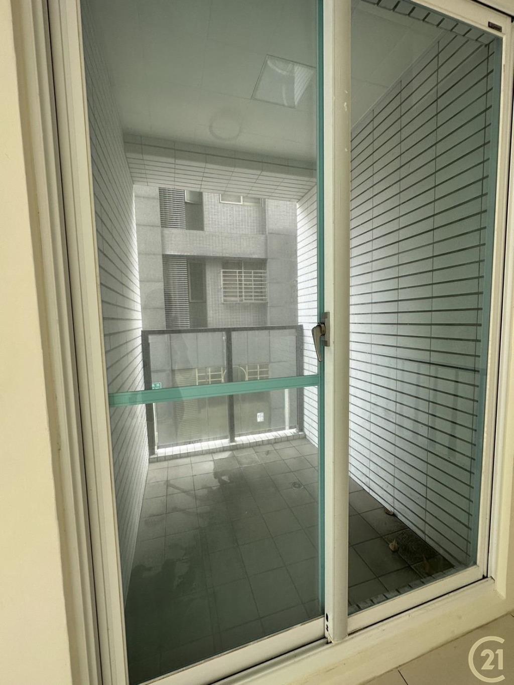 (17)民族三角窗挑高金店面