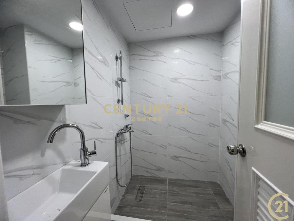 (084)世紀大樓美妝1+1