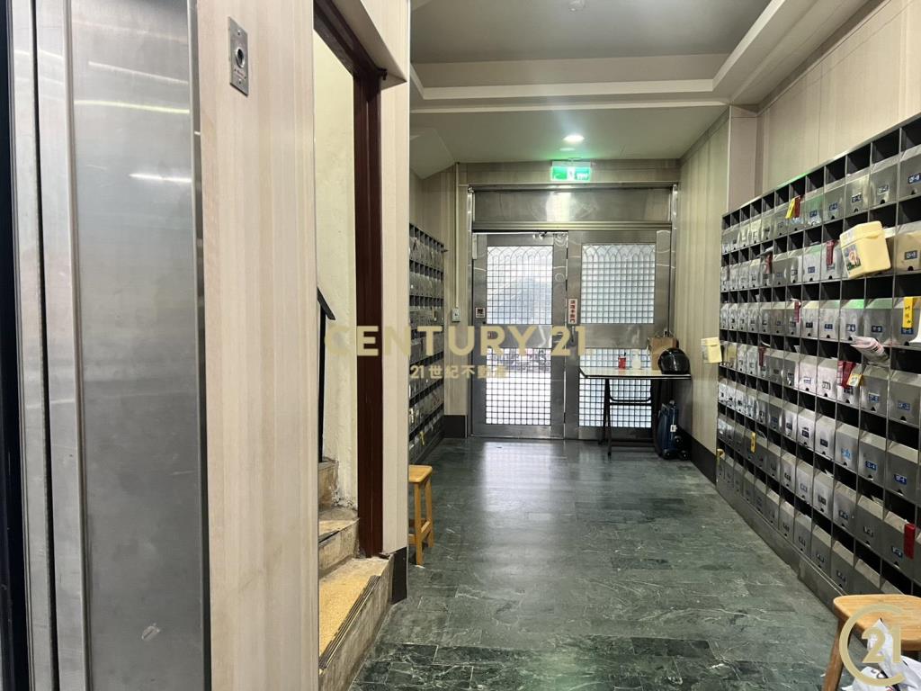 (084)世紀大樓美妝1+1