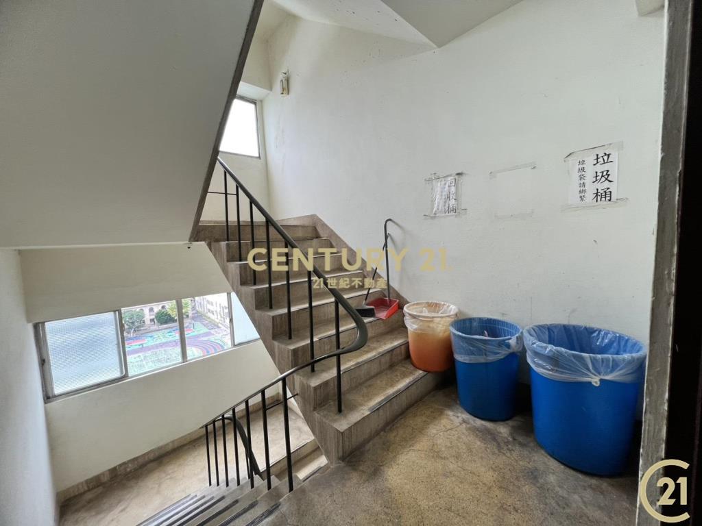 (084)世紀大樓美妝1+1