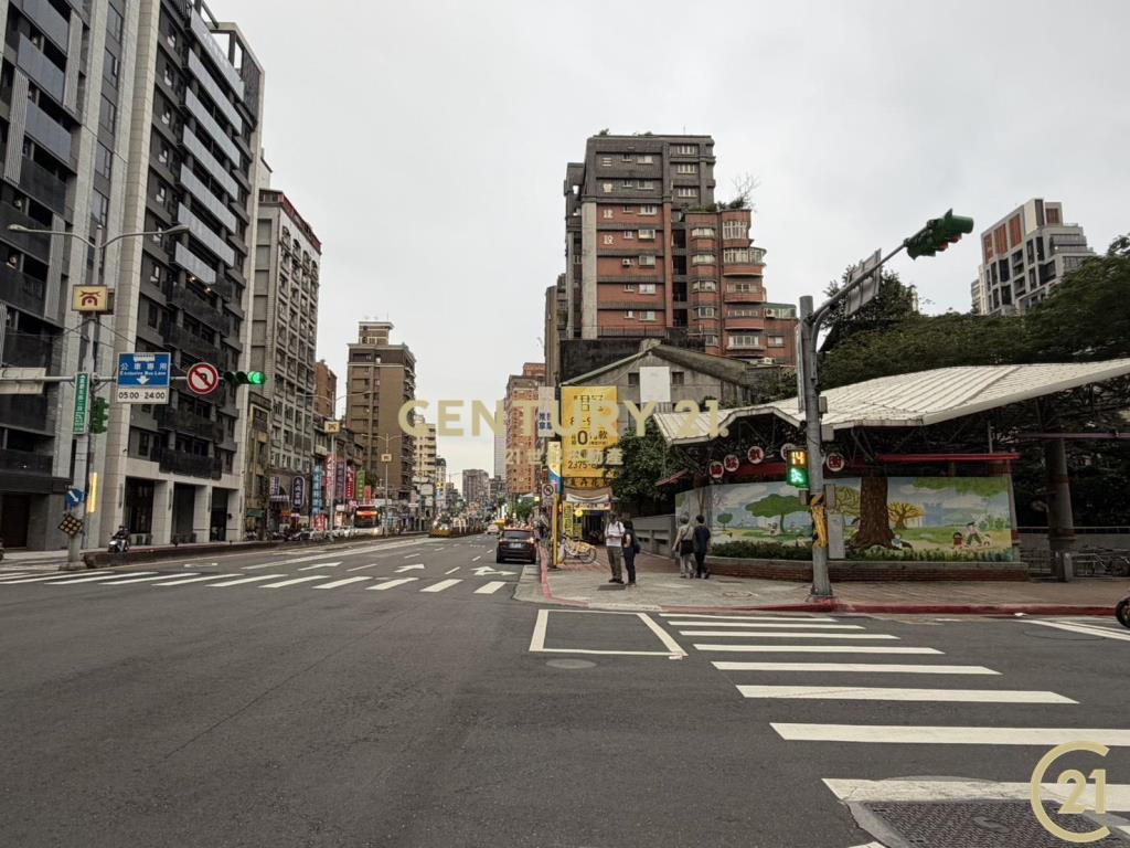 (021)聚財臨街金店面