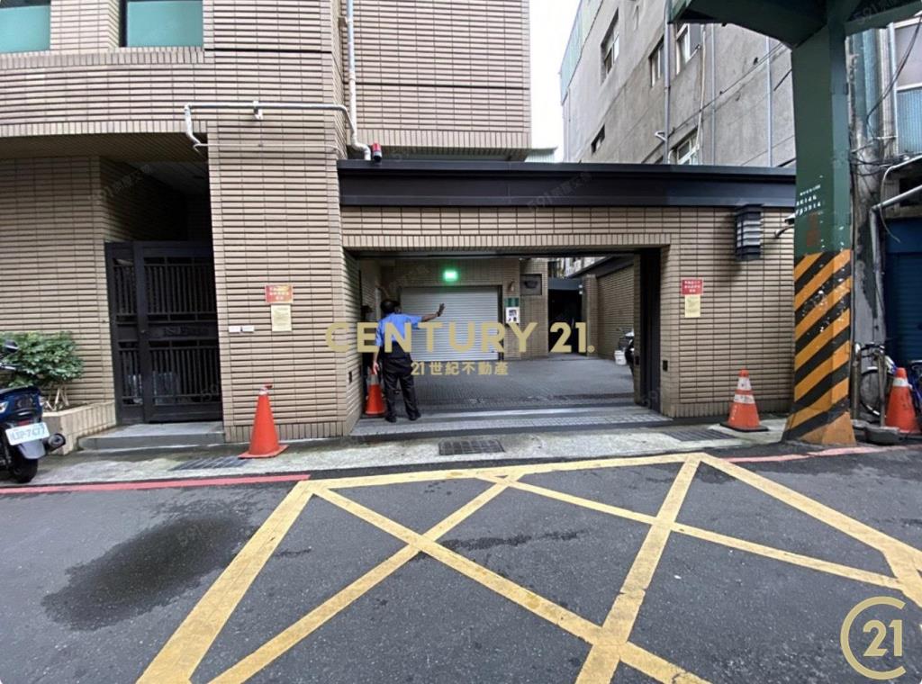 (166)正義仰望捷運精緻三房車