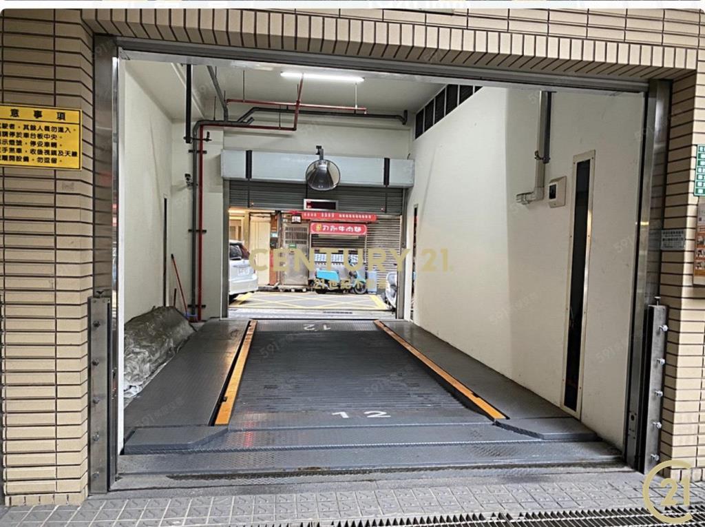 (166)正義仰望捷運精緻三房車
