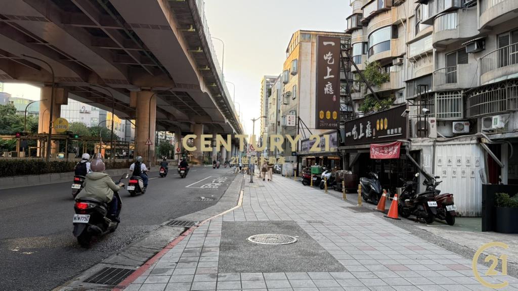 (268)市民大道四段顯眼金店面+B1