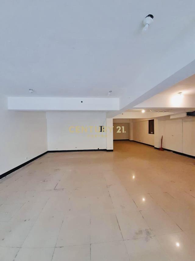 737三角窗黃金店面