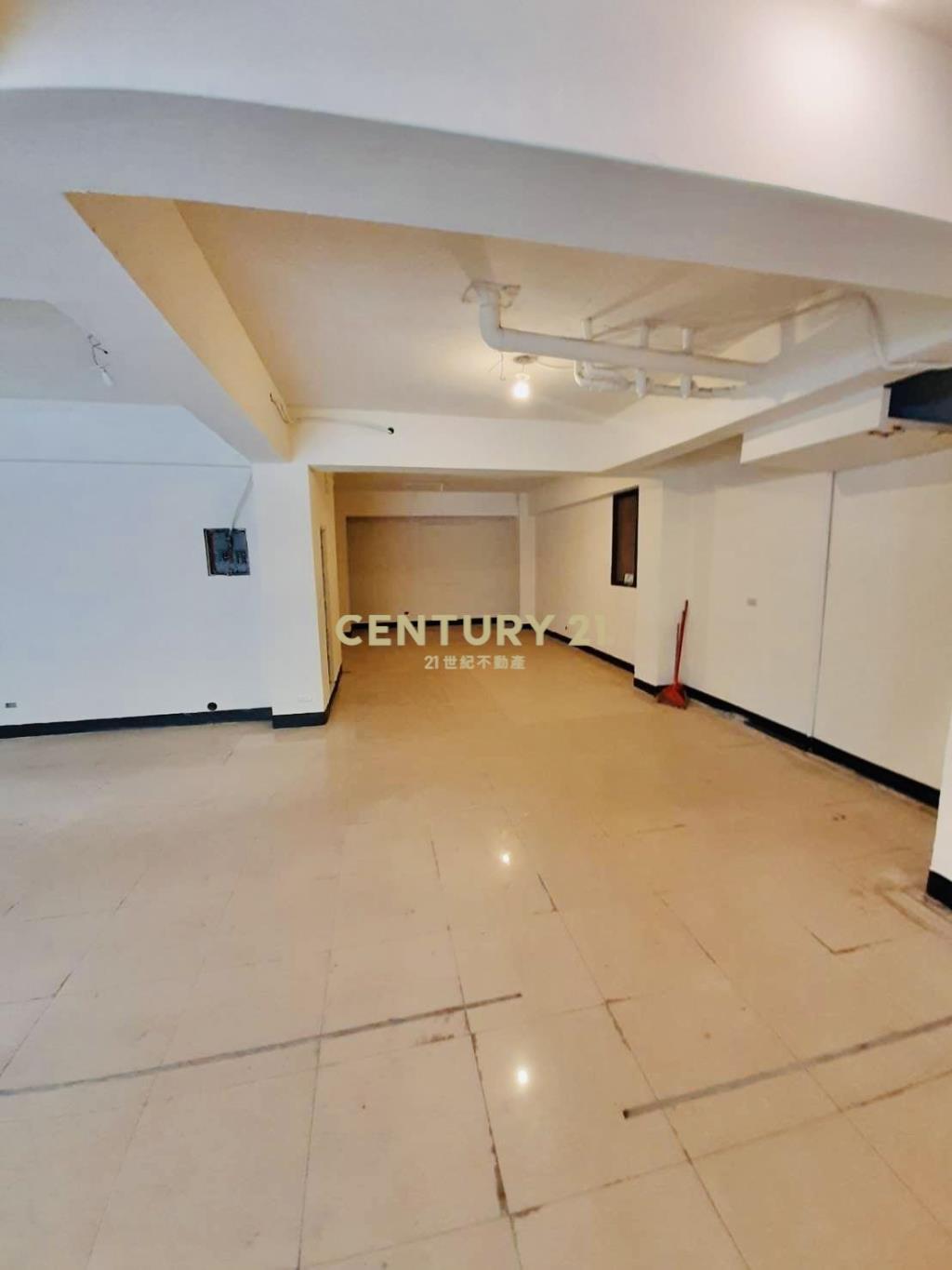 737三角窗黃金店面