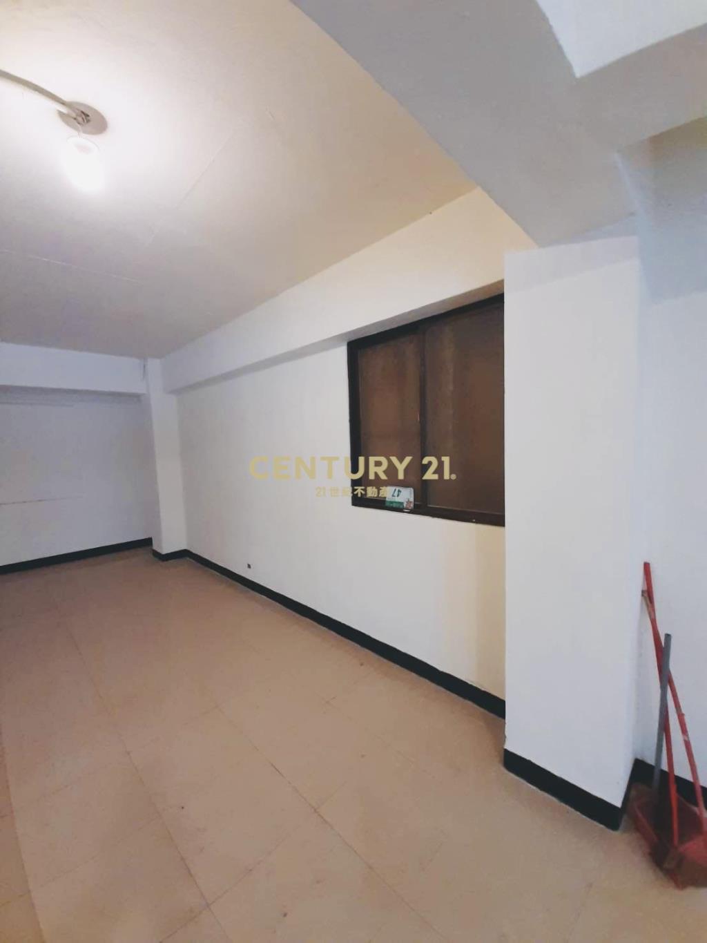 737三角窗黃金店面