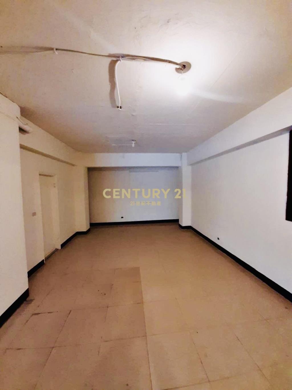 737三角窗黃金店面