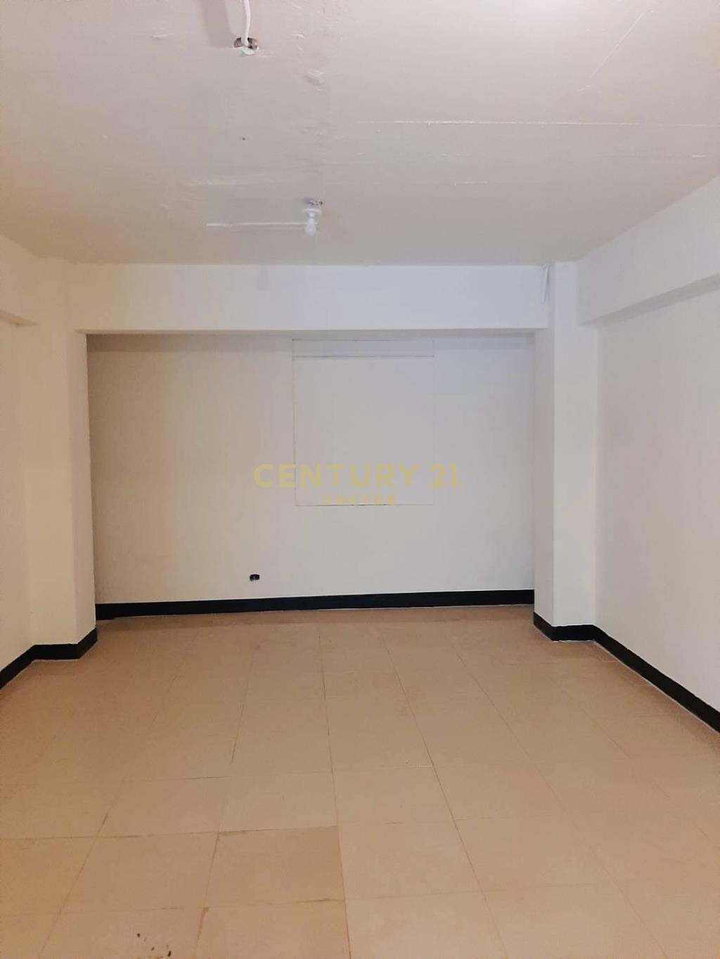 737三角窗黃金店面