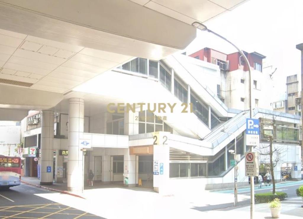 內湖捷運站雄觀挑高六米樓中樓