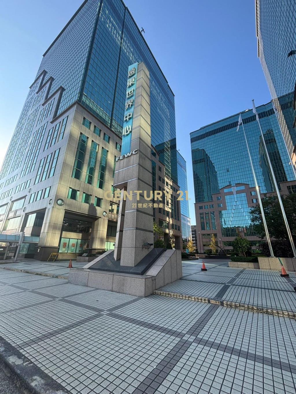 遠東世界中心廠辦雙車位