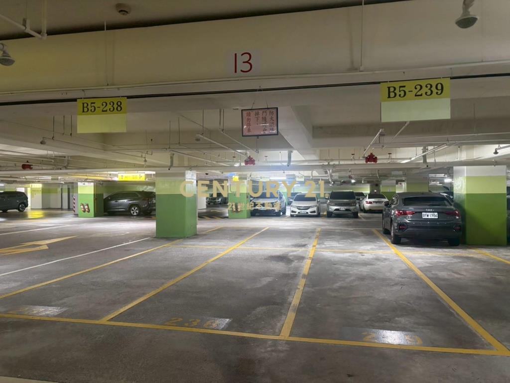 遠東世界中心廠辦雙車位