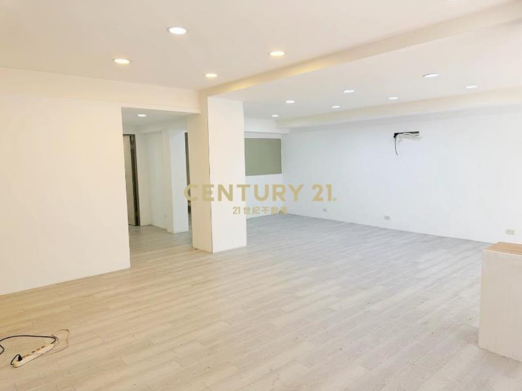 捷運文德站旁├6米9大面寬┤一樓店辦