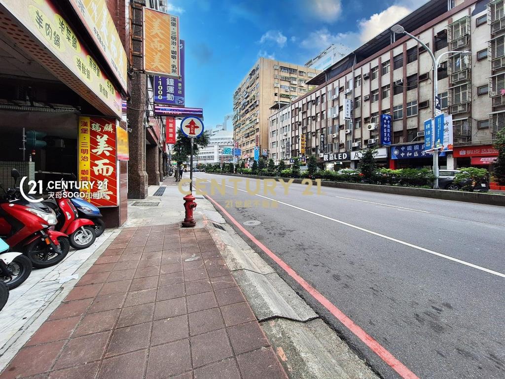 中和捷運金店面