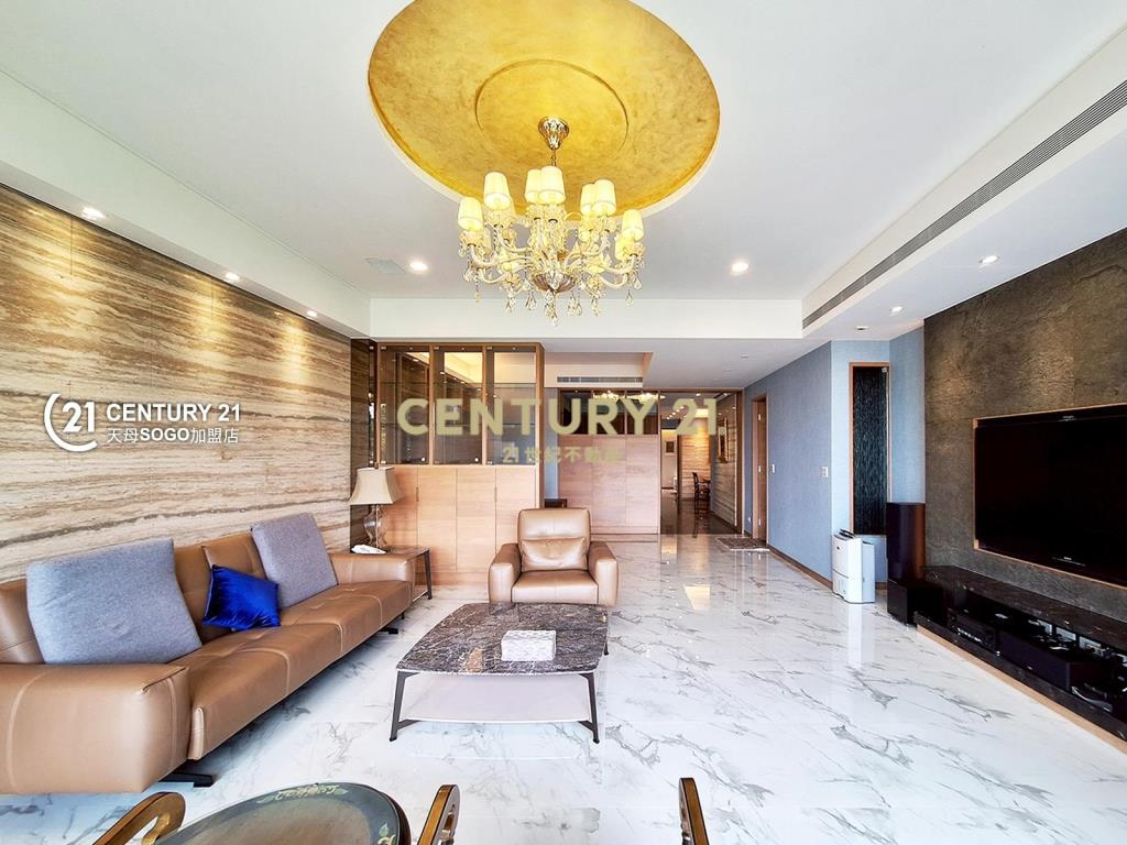 御陽明．峰巒疊翠．窗景如畫豪邸