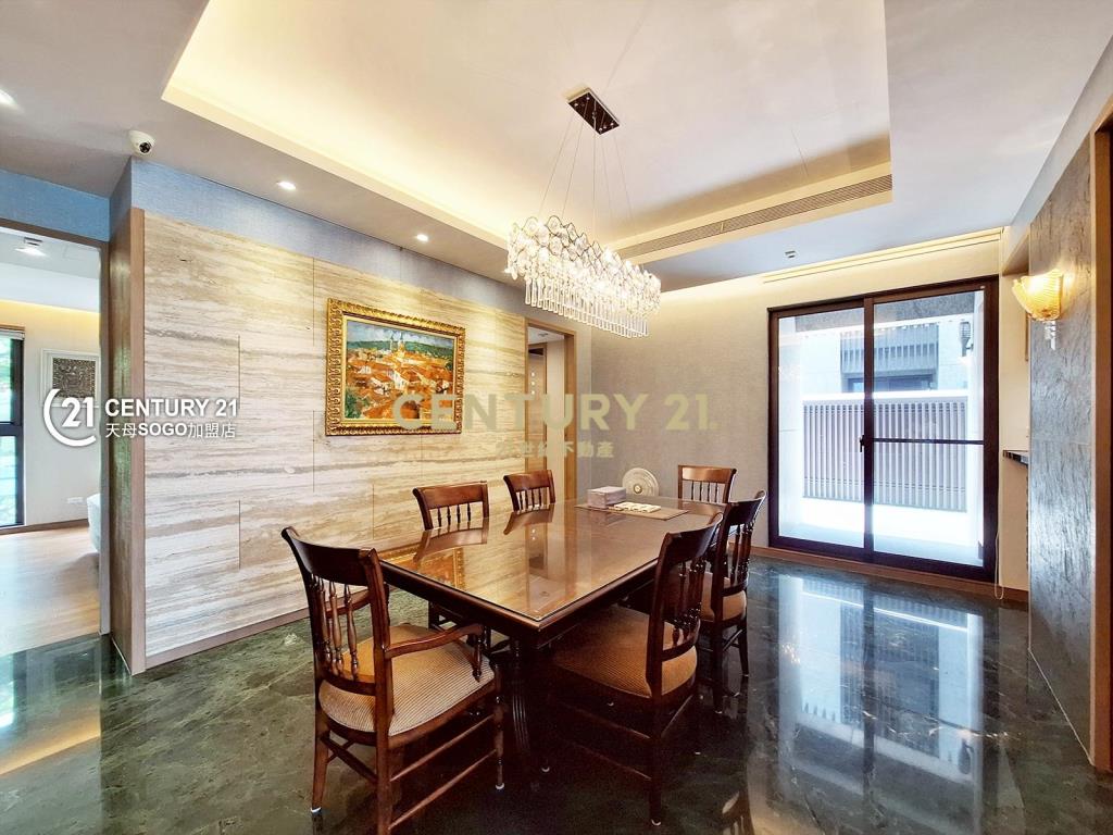 御陽明．峰巒疊翠．窗景如畫豪邸