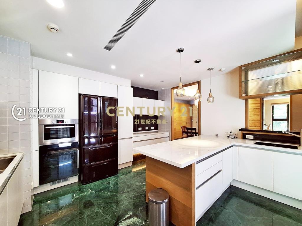 御陽明．峰巒疊翠．窗景如畫豪邸