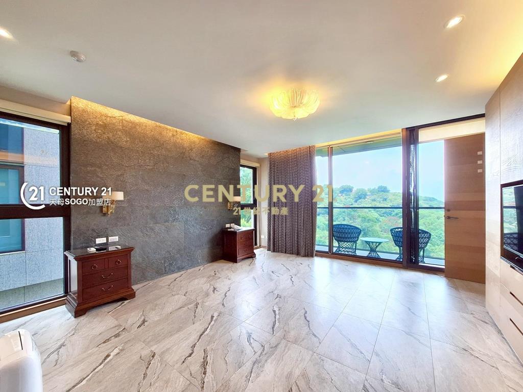 御陽明．峰巒疊翠．窗景如畫豪邸