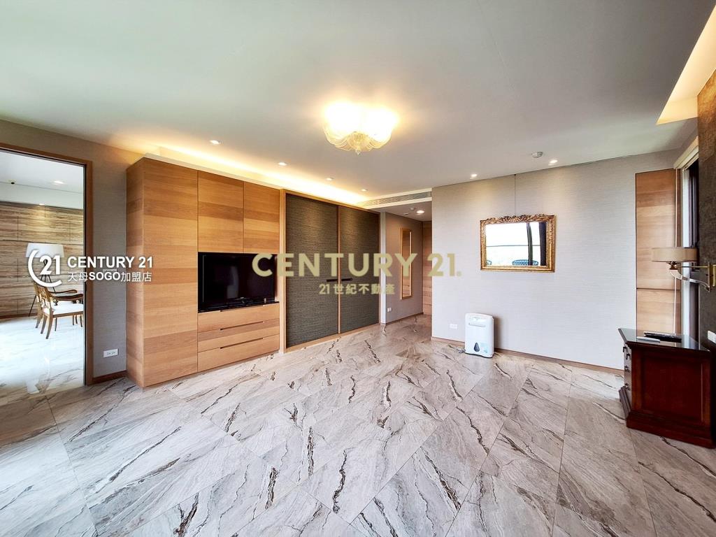 御陽明．峰巒疊翠．窗景如畫豪邸