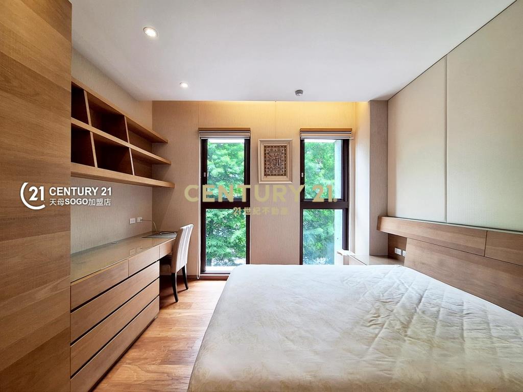 御陽明．峰巒疊翠．窗景如畫豪邸