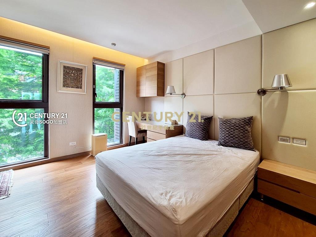 御陽明．峰巒疊翠．窗景如畫豪邸